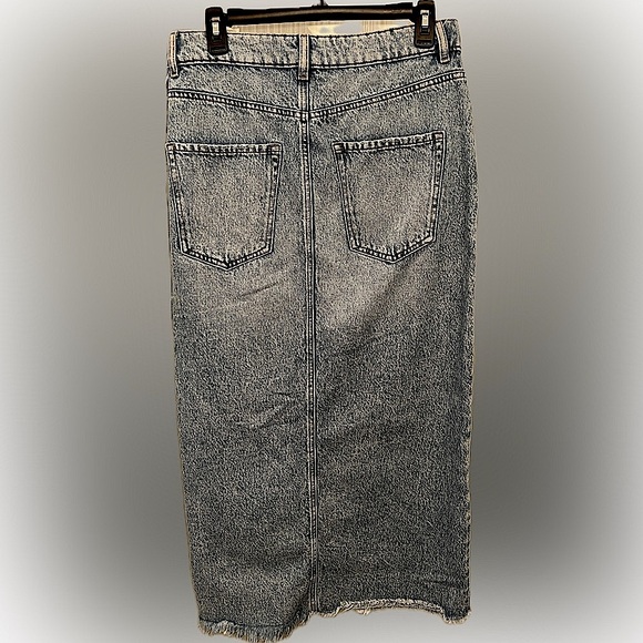 Long Denim skirt with slit - Picture 5 of 6